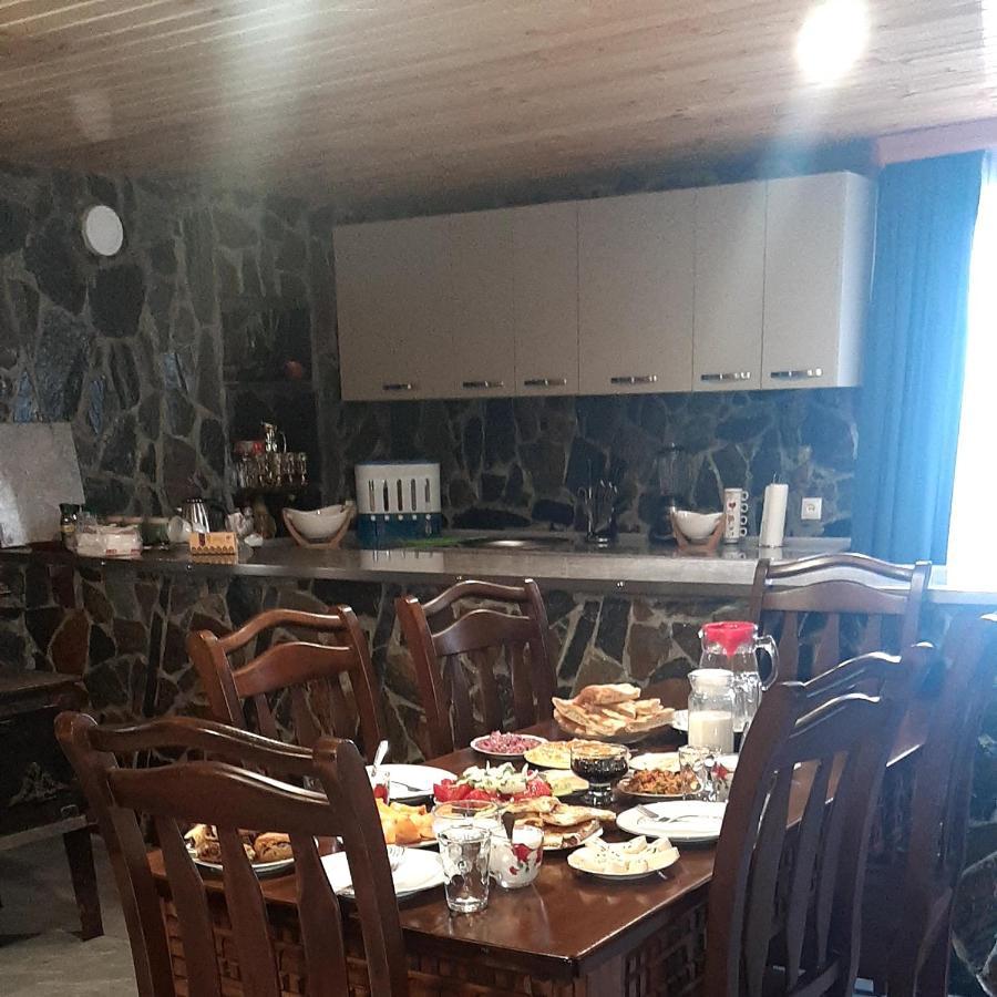 Guesthouse "Megi" ميستيا المظهر الخارجي الصورة